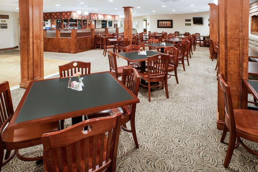 Clarion Hotel & Suites Convention Center Fredericksburg Restoran fotoğraf